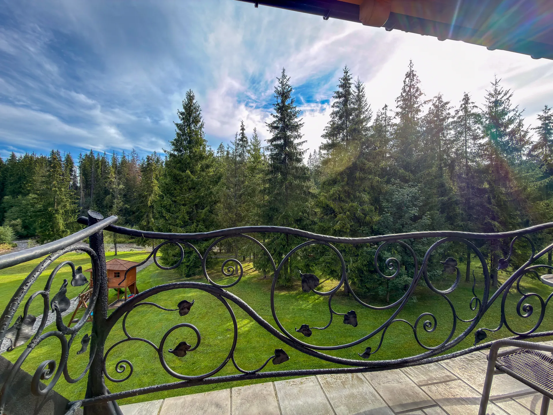 Pokój nr 4 w Rezydencji Kojsówka w Witowie: balkon z widokiem